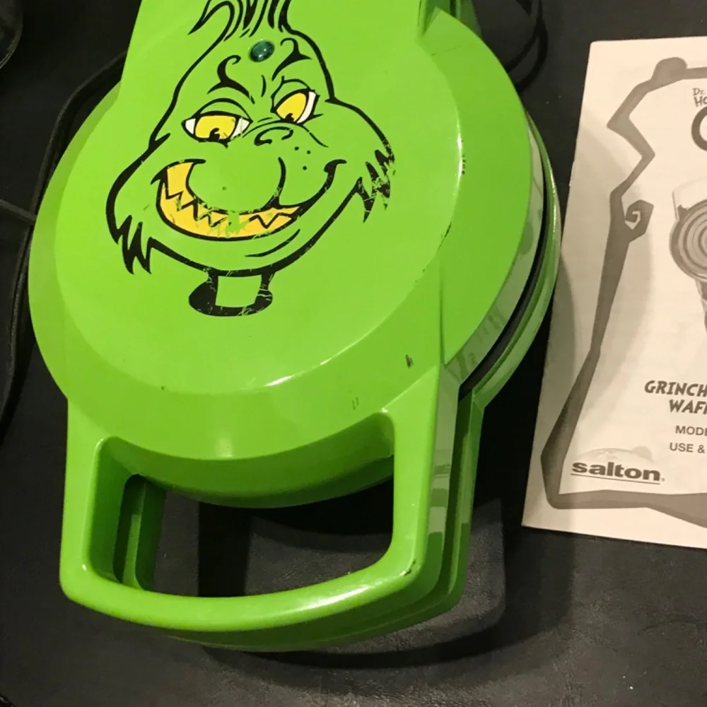 Grinch waffle iron green cartoon kid kitchen baking - Picture 5 of 5